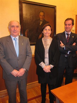 Vicente Gotor junto Carmen Moriyón y Alejandro Roces