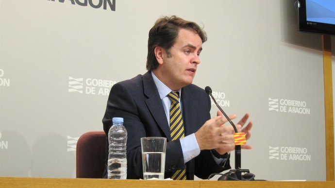 El portavoz del Gobierno de Aragón, Roberto Bermúdez de Castro