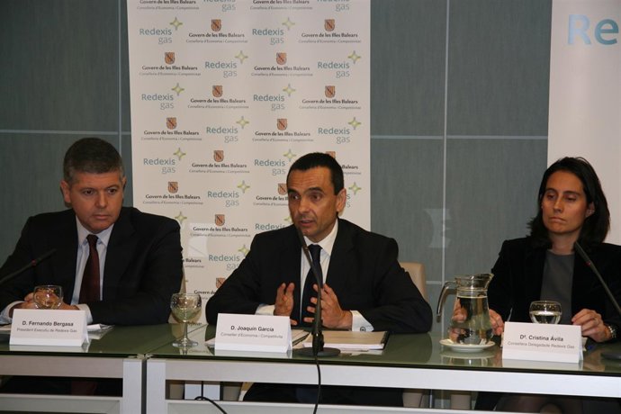 García con responsables de Redexis Gas