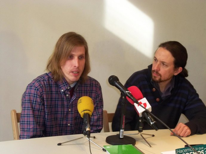 Pablo Fernández junto a Pablo Iglesias