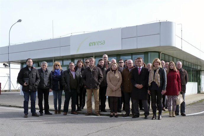 Los alcaldes, apoyados por la AMAC, en una anterior concentración ante El Cabril