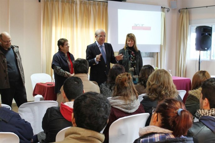 El alcalde de Huelva, Pedro Rodríguez, visita la Escuela de Hostelería. 