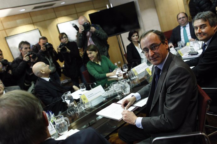 Alfonso Alonso preside la reunión de coordinación del plan de la hepatitis C
