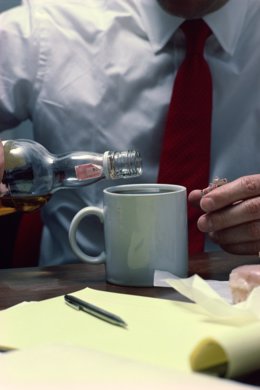 Trabajador, alcohol, alcoholismo