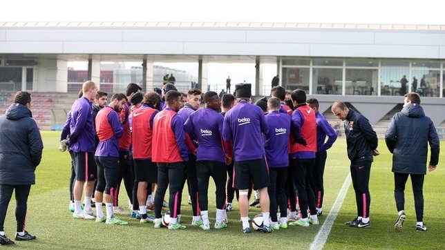 El FC Barcelona entrenando