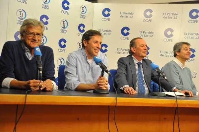 El equipo de deportes de Cope, con Paco González y Manolo Lama             