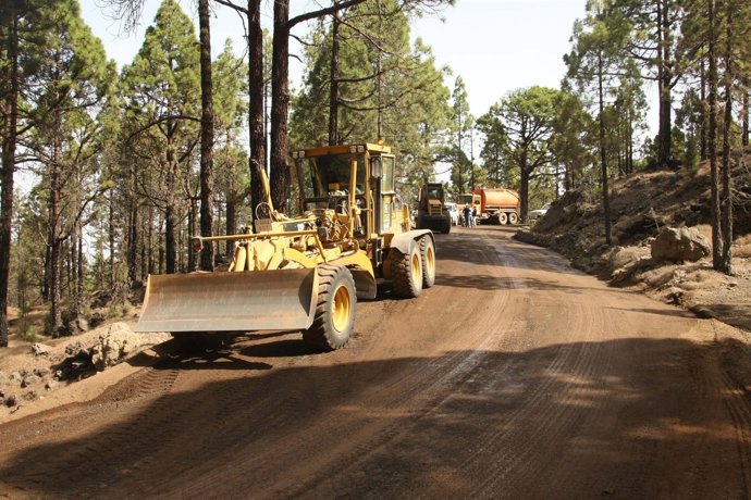 Trabajos de mejora de una pista forestal