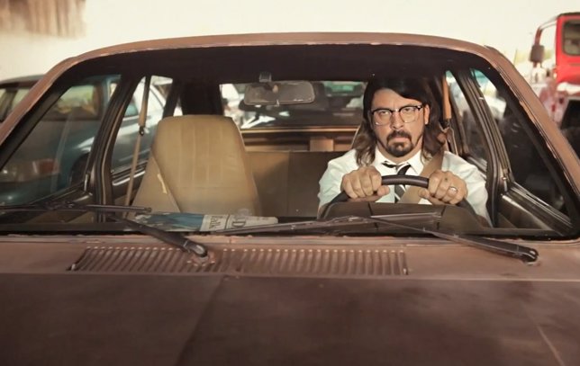 Dave Grohl De Los Foo Fighters En Una Captura De Uno De Sus Videoclips