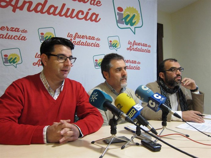 García, Germán y Mariscal en la rueda de prensa