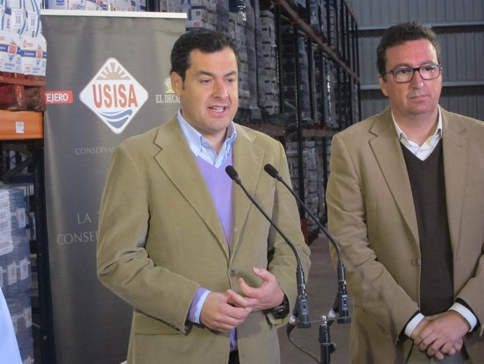 El presidente del PP-A, Juanma Moreno, en Isla Cristina. 