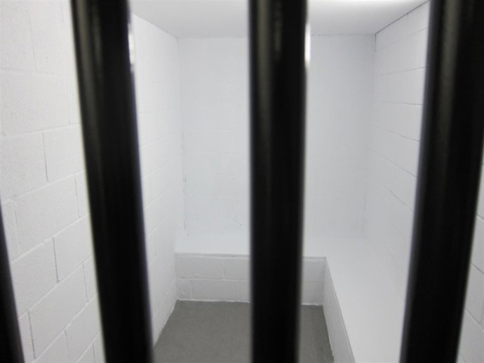 Celdas para presos que acuden a consultas en Valdecilla 