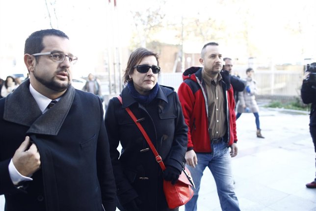 Teresa Romero y Javier Limón a su llega para el acto de conciliación