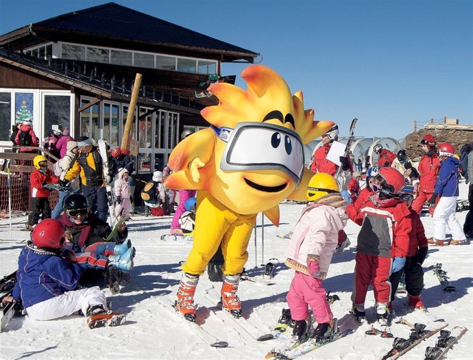 Niños en la estación de esquí de Sierra Nevada