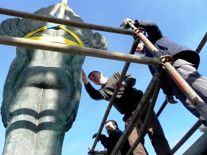 El monumento al Plus Ultra en Palos de la Frontera, restaurado. 