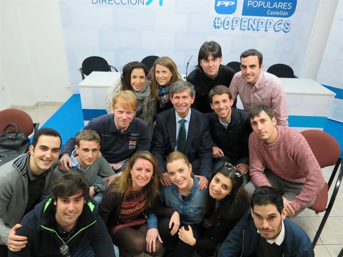 ALFONSO BATALLER CON JOVENES