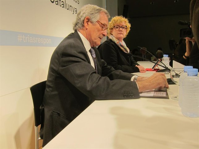 El alcalde de Barcelona X.Trias y la pta. Del Colegio de Periodistas N.Bonet