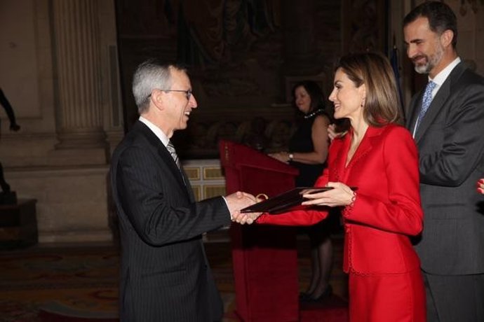 Los Reyes hacen entrega del Premio Nacional de Investigación 2014 en Biología