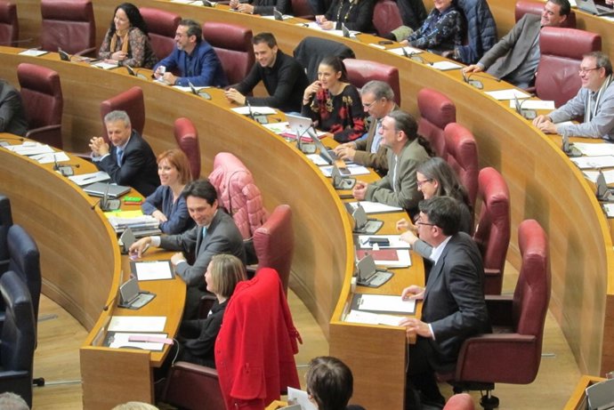 Momento de la votación con Betoret en un escaño de la oposición