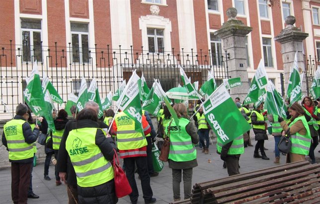 Protesta de Satse ante la Consejería de Sanidad