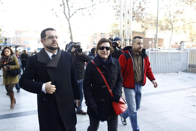 Teresa Romero y Javier Limón a su llega para el acto de conciliación