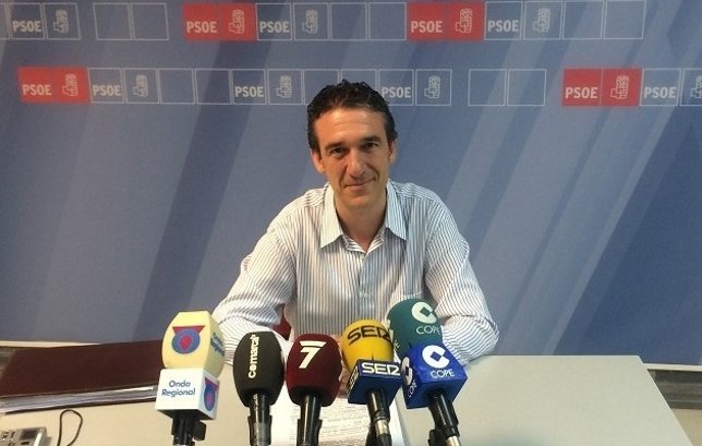 El secretario general del PSOE de Lorca, Daniel Martínez anuncia su dimisión