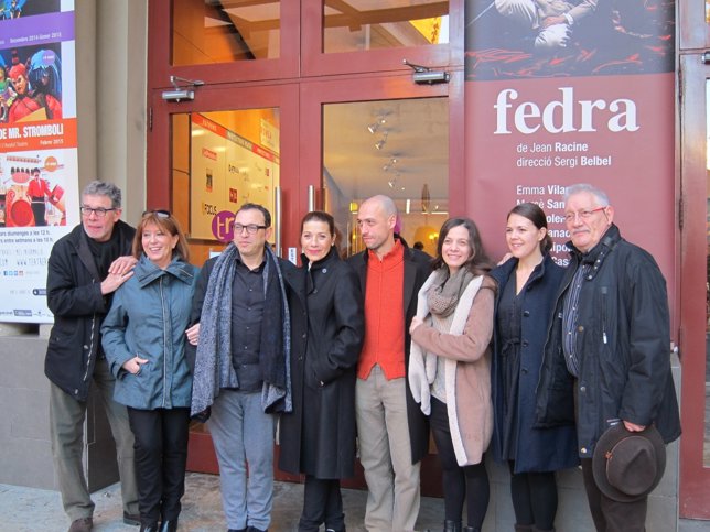 Elenco de 'Fedra' con el director Sergi Belbel