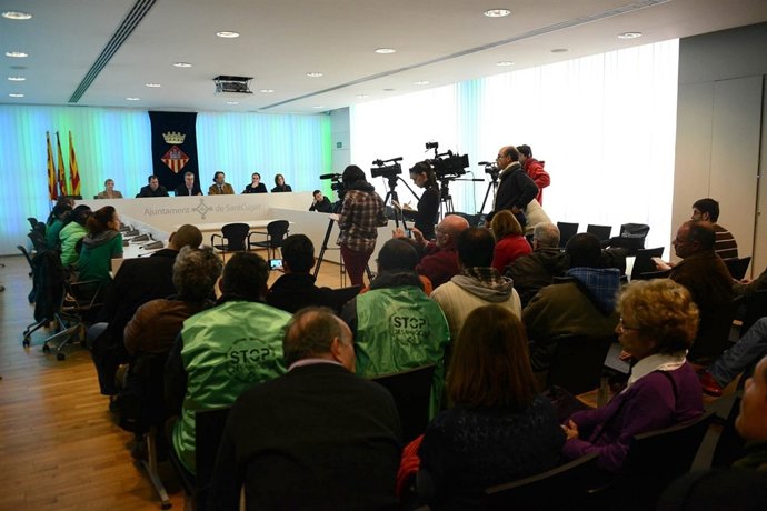 Rueda de prensa de la PAH para desconvocar acampada en Rubí