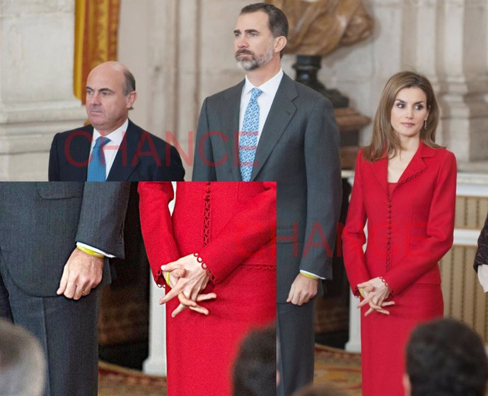 Los Reyes Felipe y Letizia, pulseras amarillas de la racionalización de horarios