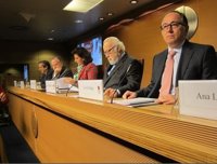 Iberia asegura que "no es tanta" la rebaja de precios que se puede repercutir al pasajero