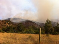 Un incendio forestal destruye 12 casas y una escuela en Chile
