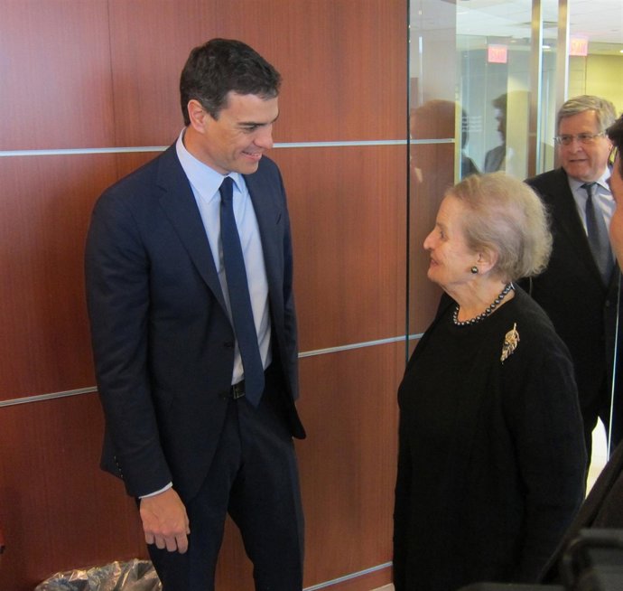 Pedro Sánchez y Madeleine Albright