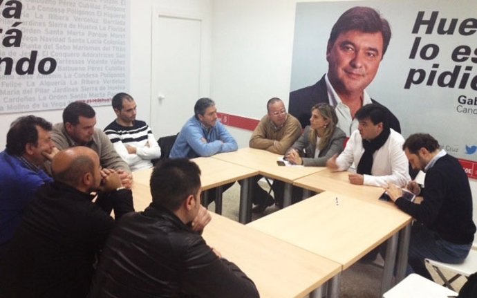 Gabriel Cruz se reúne con el sector del taxi. 