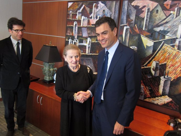 Pedro Sánchez y Madeleine Albright