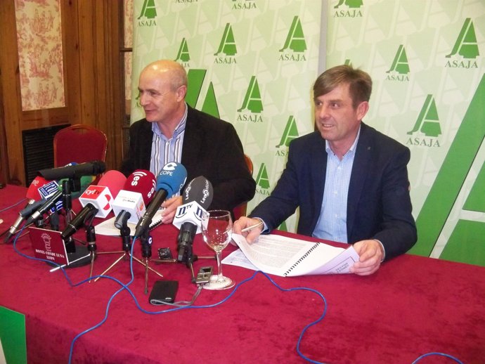 José Antonio Turrado, (izquierda) y el presidente de Asaja en la provincia.