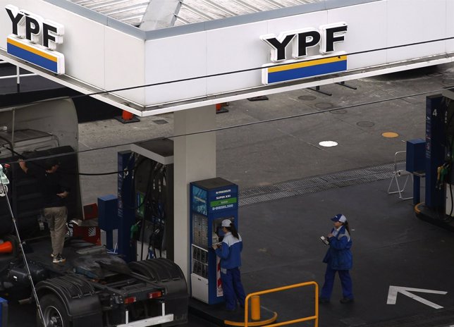 Gasolinera YPF en Buenos Aires