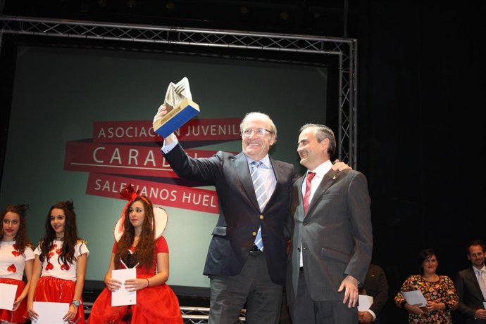 Pedro Rodríguez recibe el reconocimiento de la Asociación Carabela