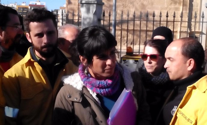 Teresa Rodríguez (Podemos) a las puertas del Parlamento andaluz