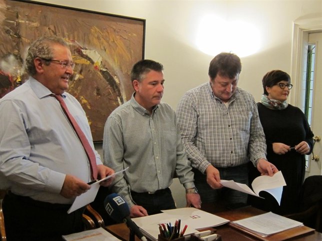 Gerardo de la Iglesia, Marco Rodríguez y Gabino Pérez, taxistas de Oviedo