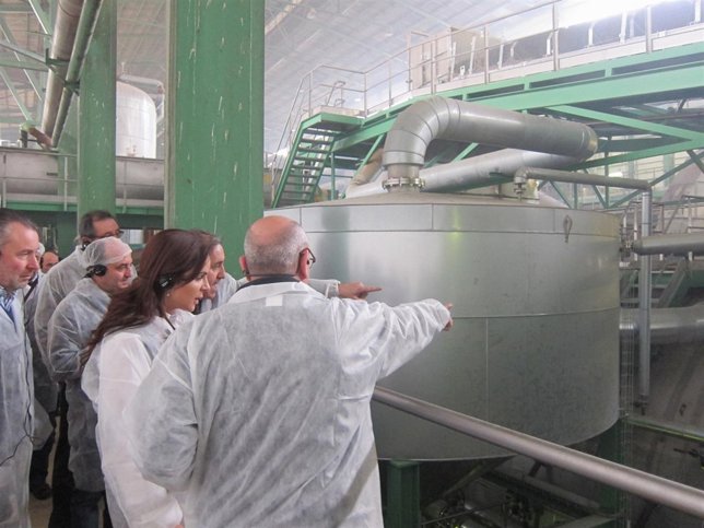 Clemente conoce el proceso de molturación en Acor