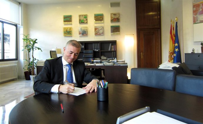 El consejero de Hacienda y Administración Pública de Aragón, Javier Campoy