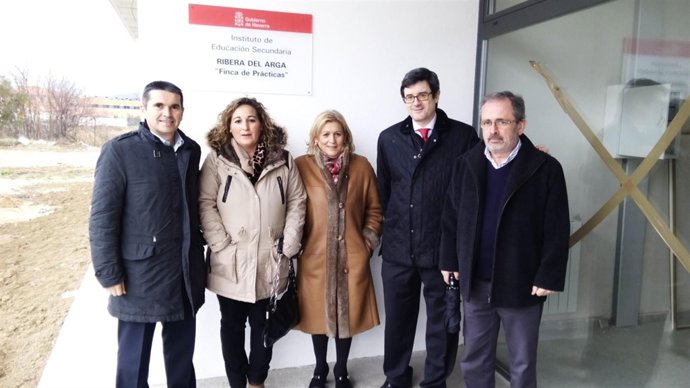  Iribas Con Autoridades Y Representantes Del IES Ribera Del Arga.