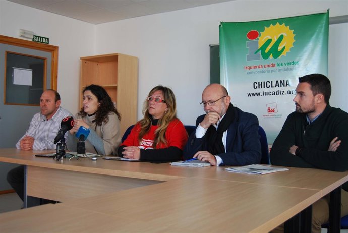 Rueda de prensa tras la reunión de miembros de IU con afectados por Hepatitis C