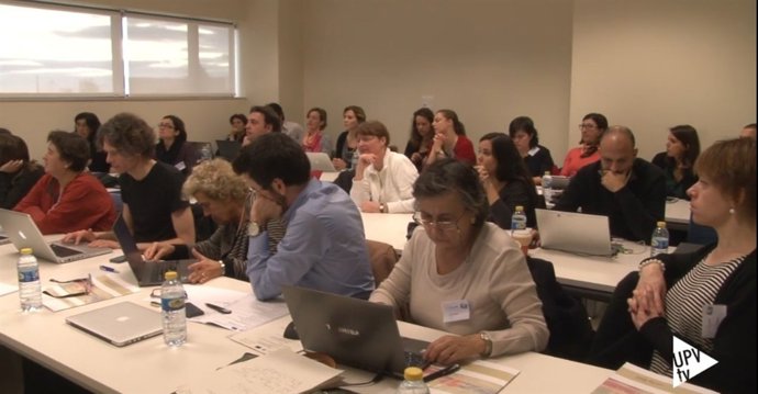 Investigadores reunidos para crear la app