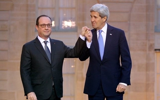François Hollande recibe a John Kerry en el Elíseo