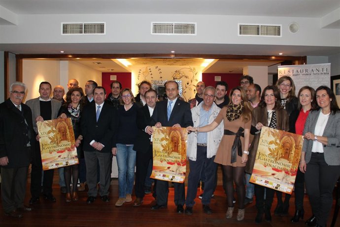 Robles (c) inaugura las XIV Jornadas Gastronómicas en el Renacimiento.