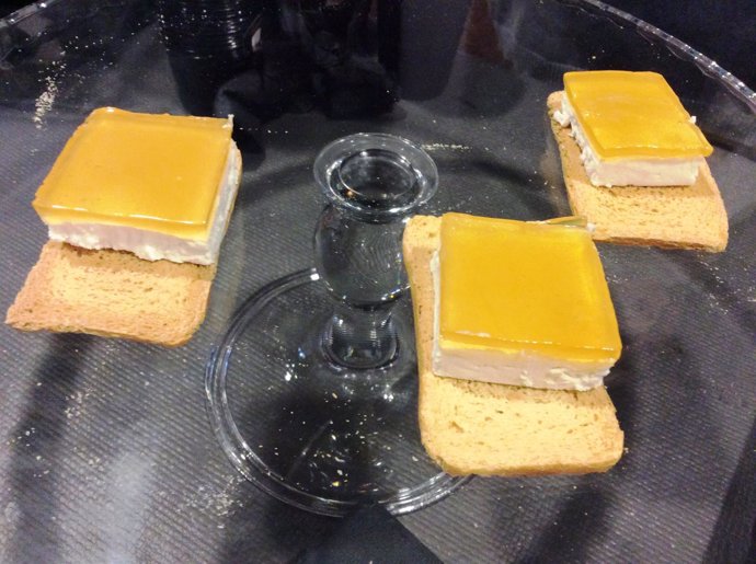 Idílico, queso cubierto con miel gelificada ganador del II New Food.