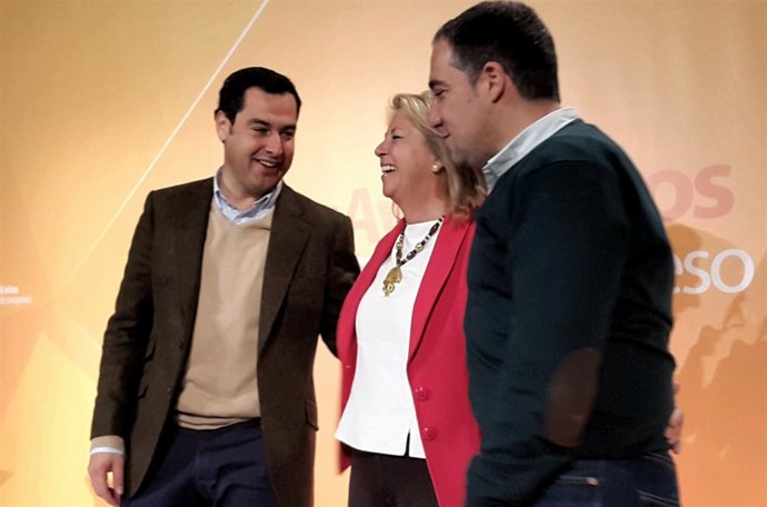 Juanma Moreno, Ángeles Muñoz y Elías Bendodo en Marbella