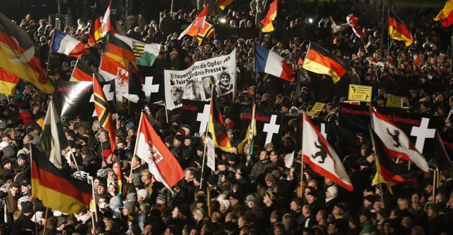 Manifestantes de PEGIDA en Dresde