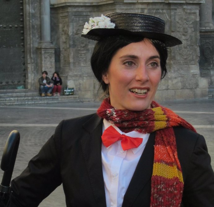 Mary Poppins por las calles de Murcia