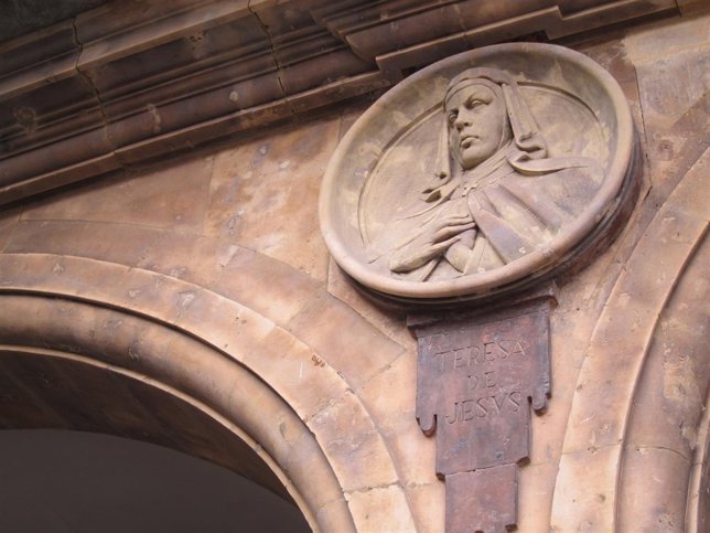 Medallón de Santa Teresa en la Plaza Mayor de Salamanca